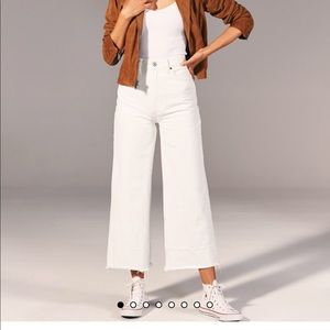 Abercrombie ultra high rise cropped jeans sz 26